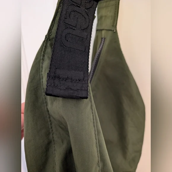 Baggu Medium Nylon Crescent Bag- Bay Laurel - Picture 2 of 4